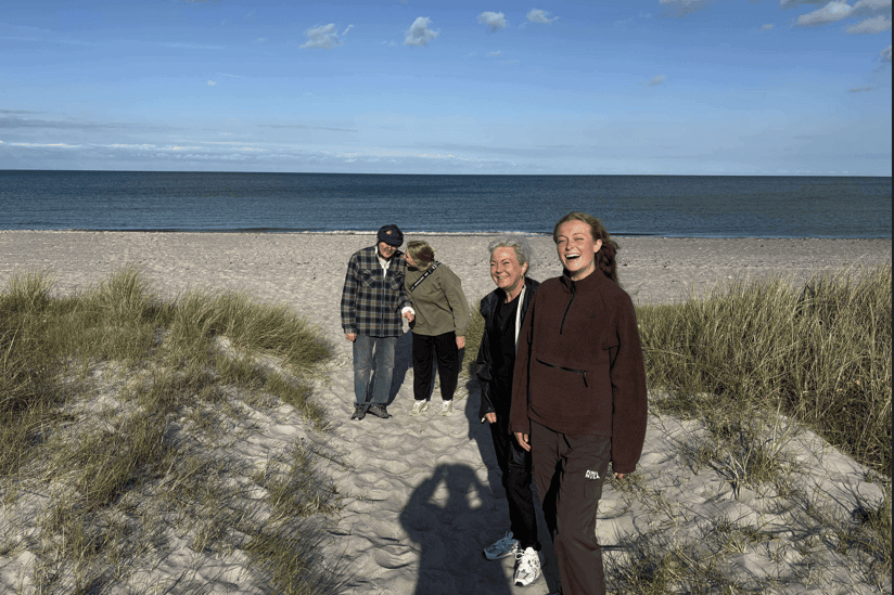 Beboere og medarbejdere på strandferie 2025