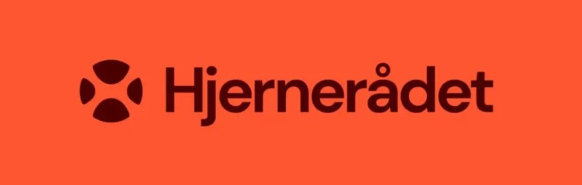 Hjernerådets logo og navnetræk på rød baggrund