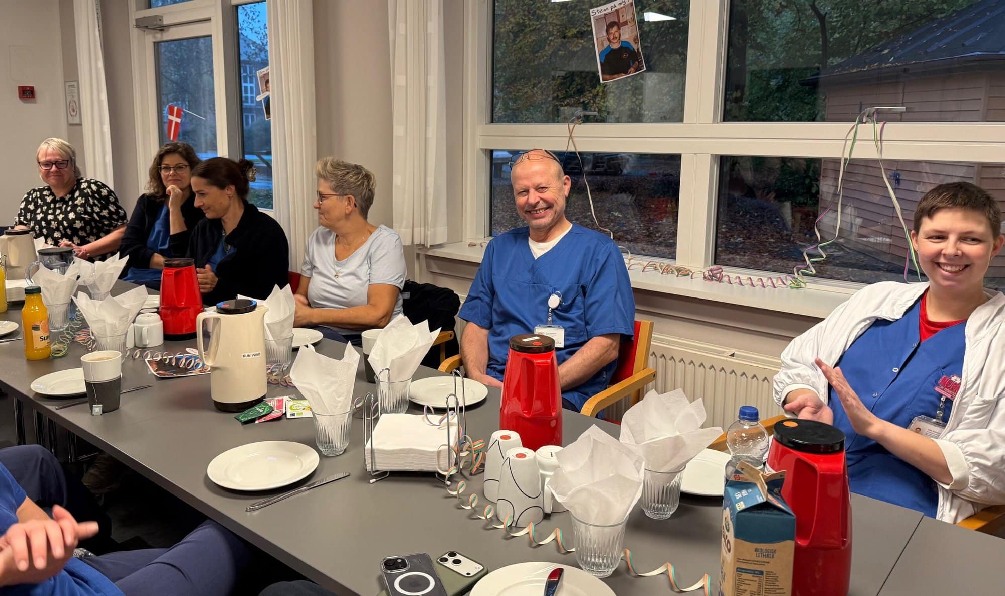 Udviklingssygeplejerske Klaus Ehrenreich fejrer 40 års jubilæum med morgenkaffe