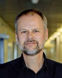 Portræt af sundhedsfaglig direktør på Filadelfia Steffen Birk