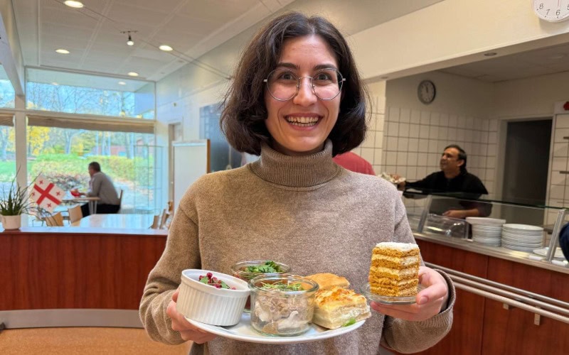 Foto af Ph.D.-studerende Sopio Gverdtsiteli med frokost fra Georgien