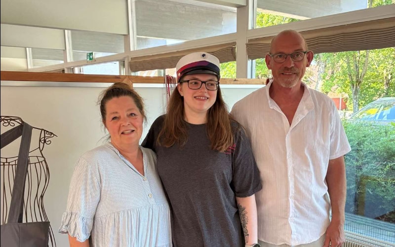 Mille Kryger og den stolte familie ved dimission 2026