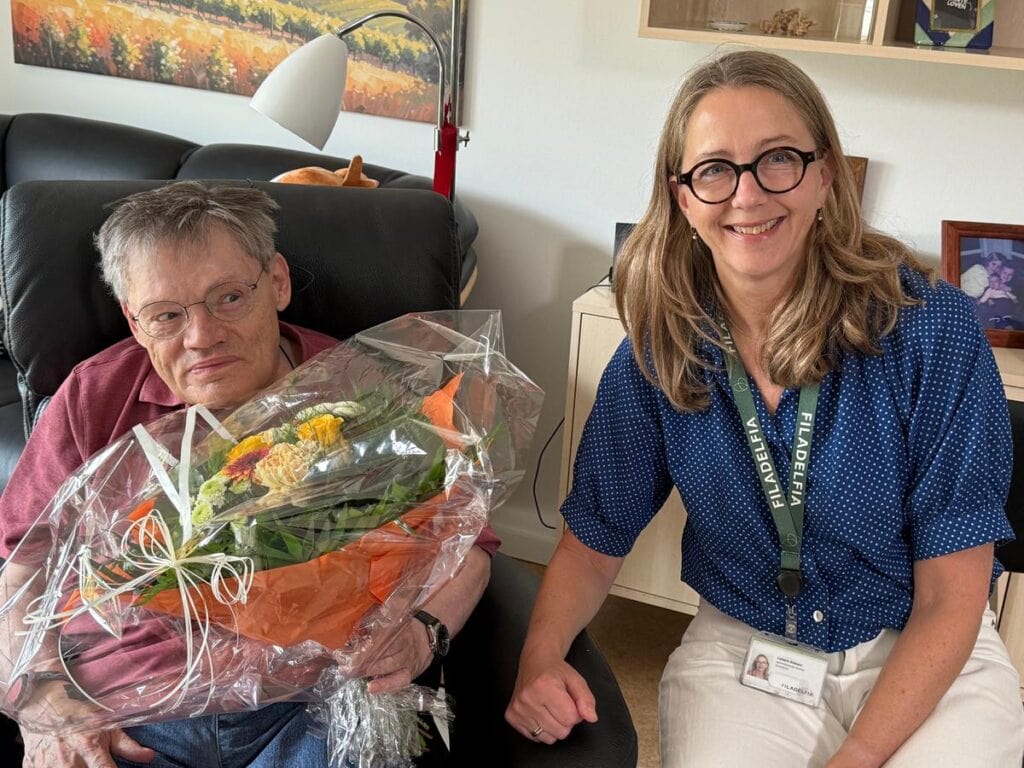 Patient Niels Obling med administrerende direktør Lisbeth Nielsen, 2026