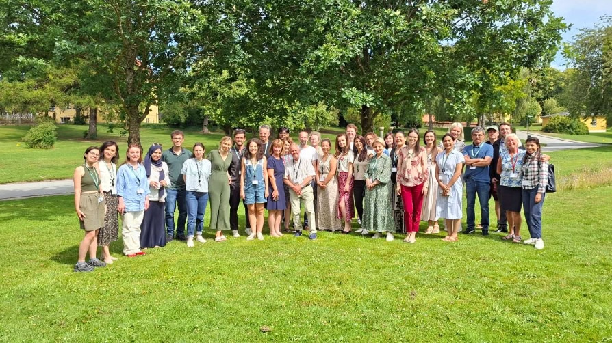 Fællesfoto af deltagere på sommerskole 2026