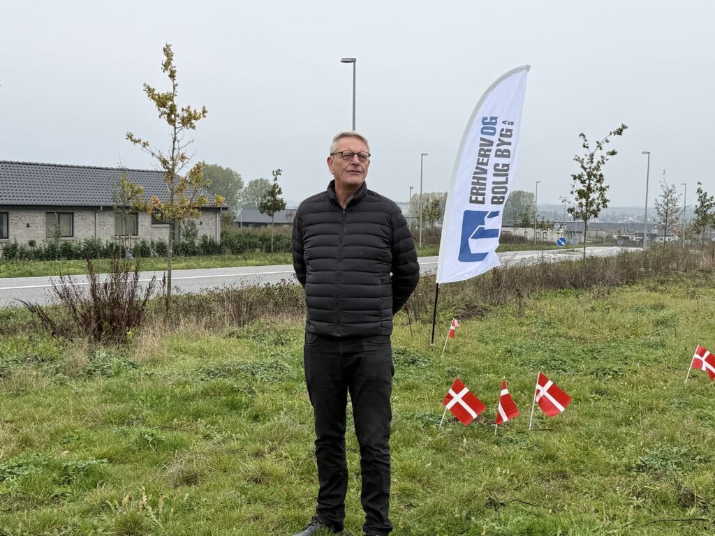 Bestyrelsesformand Leif Vestergaard Pedersen byder velkommen til det første spadestik på nyt botilbud i Horsens