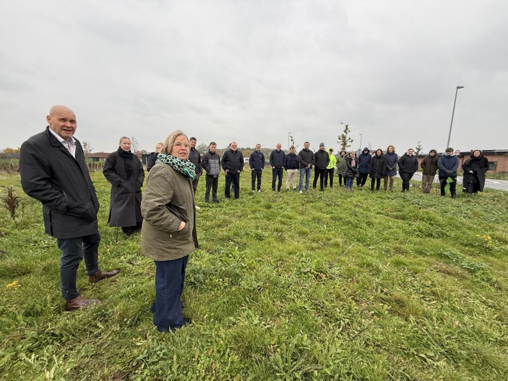 Mange deltog i festivitas i anledning af første spadestik ved nyt botilbud i Horsens 2026