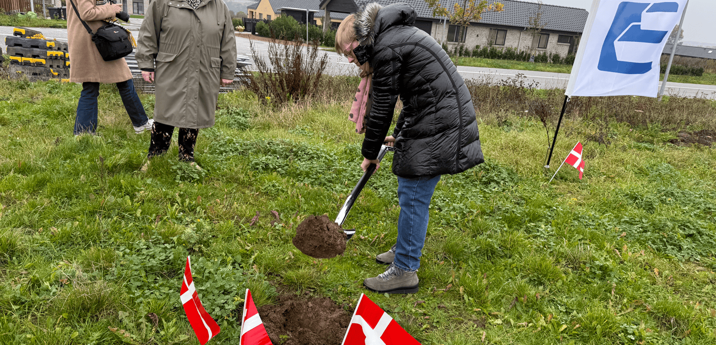 Linda Meldgaard tager første spadestik ved det nye bosted i Horsens 2026